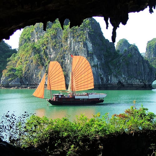 Vietname: Da Baía Halong ao Rio do Perfume e a Saigão