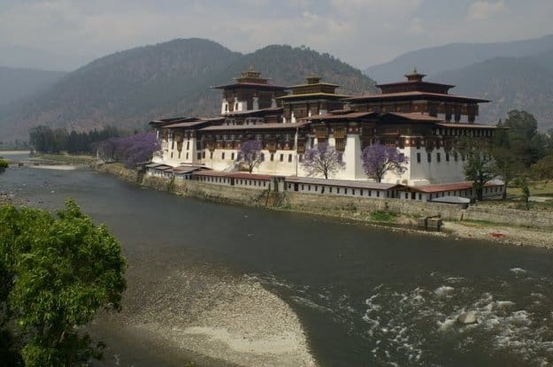 Butão, Nepal: O Reino do Dragão, Carlos Tavares, 2007