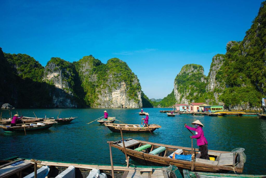 Vietname: Da Baía Halong ao Rio do Perfume – Mónica Leirião