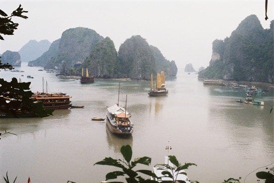 Vietname: Da Baía Halong ao Rio do Perfume – Mónica Leirião, 2006