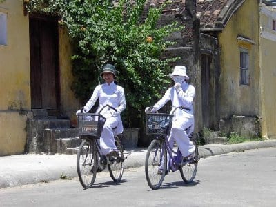 Vietname: Da Baía Halong ao Rio do Perfume, Inês Guise, 2004